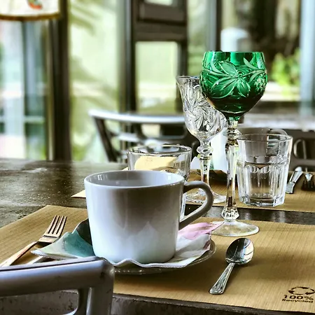 Du Roc Fleuri Bed & Breakfast 2*